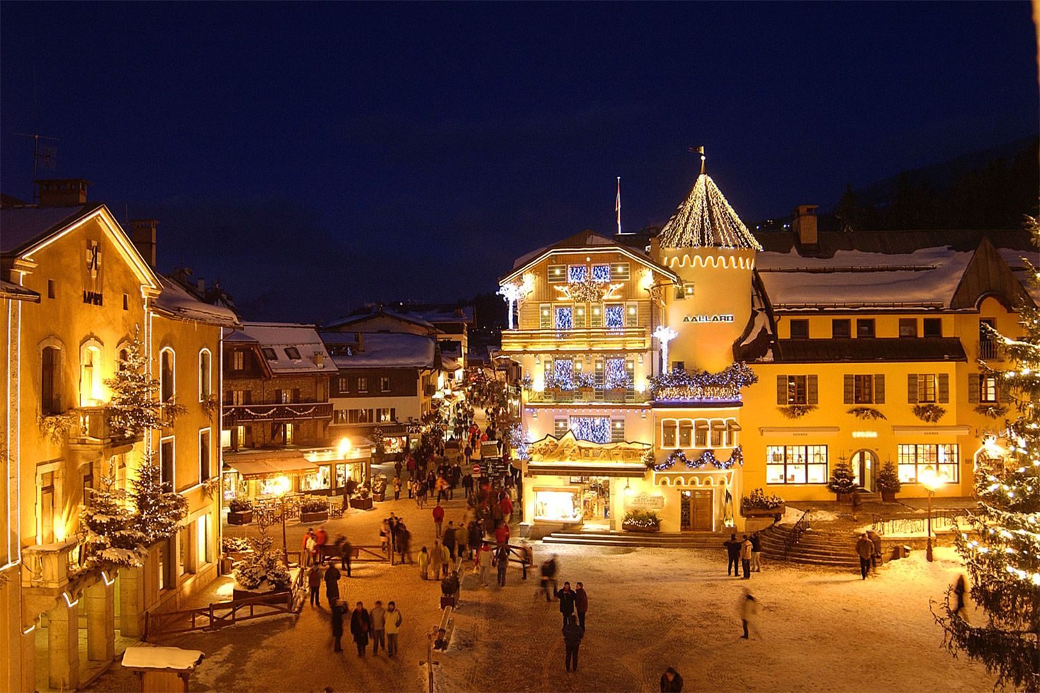 Megève, village de montagne illuminé en hiver